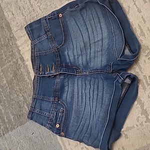 3-button woman's shorts